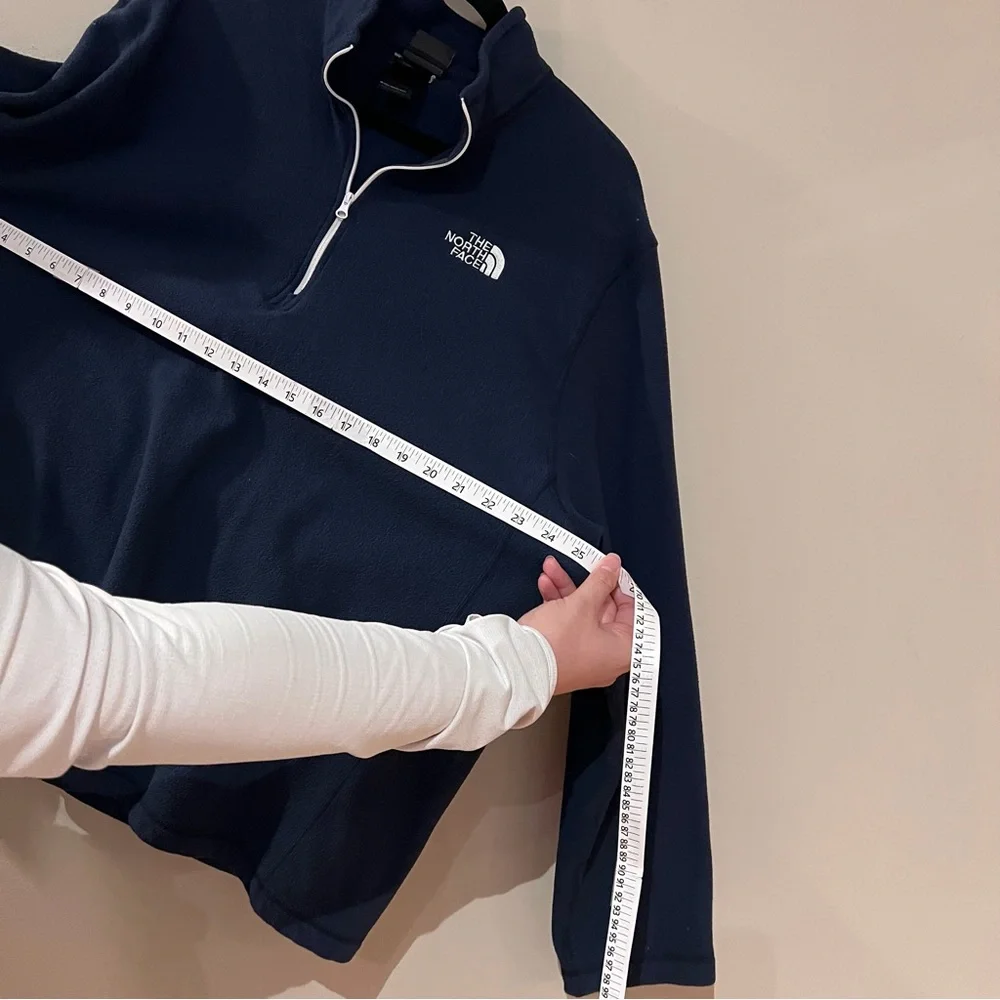 The North Face Men’s Navy Fleece Sweater